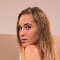 model-avatar