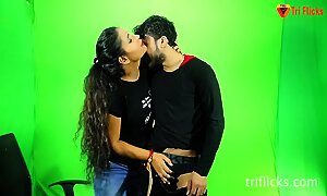NewGreen Screen Uncut S01 EP 3 Triflicks Hindi Hot Web Series [26.7.2023] 1080P Bhabhi Indian Threesome Busty Curvy Bigtits Bigass Asian Sensual Kissi