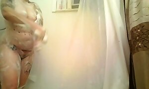 Voyeur Spying Girl Bubbly Showering Shaving Sing,dancing Finger Fucking Pussy 2 Cum Unaware Spy Cam