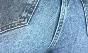 TEEN FARTING IN JEANS