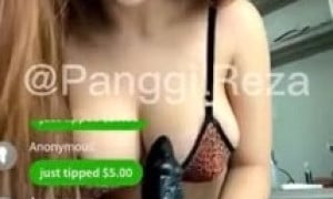 Pandora Kaaki  porn - Playing with a dildo on stream