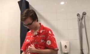 Yuwki  Video Blowjob Boyfriend On Bath