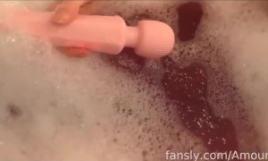 Amouranth   - Masturbating in bathtub with vibrator