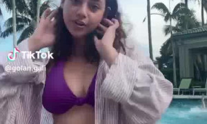 Gali Golan show body sexy in pool - new video  !