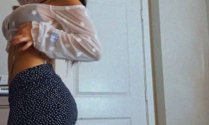 Naomi Ross Flashes Her Ass In a Mini Skirt 